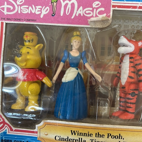 Disney World Town Square Friends Unopened in original box - Picture 4 of 4